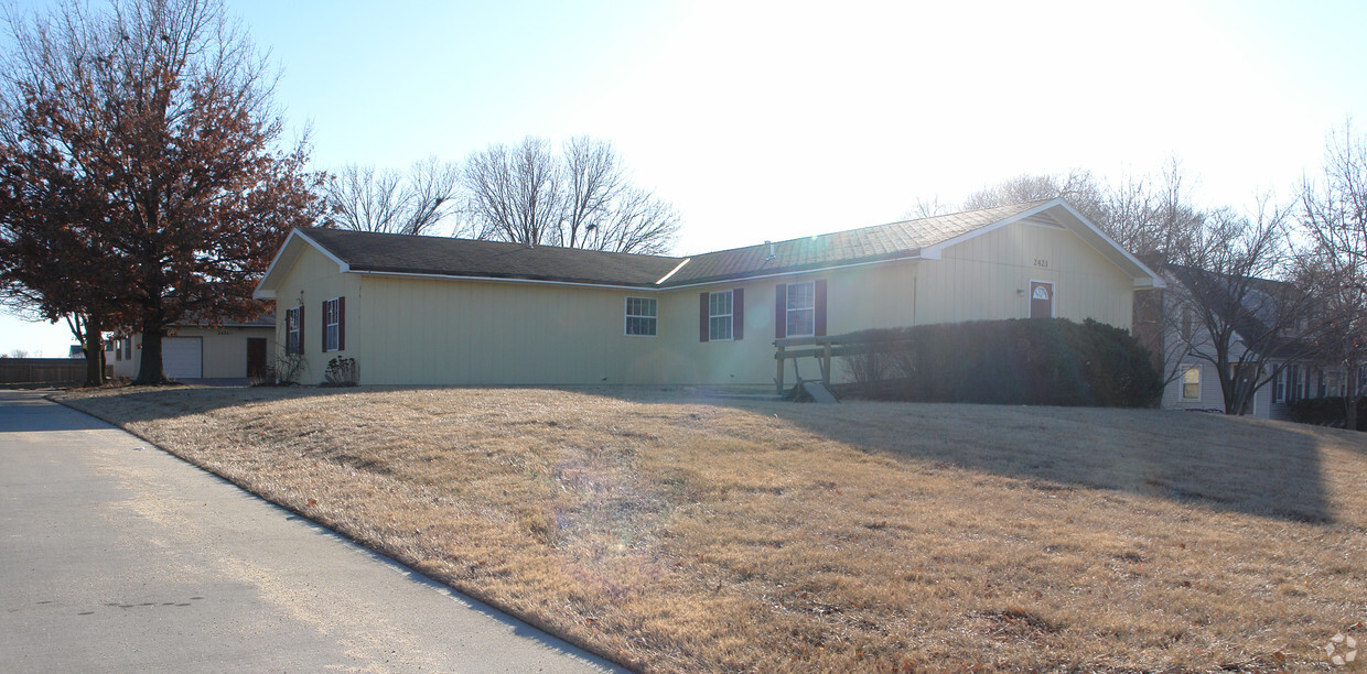 Building Photo - Cottonwood Apts