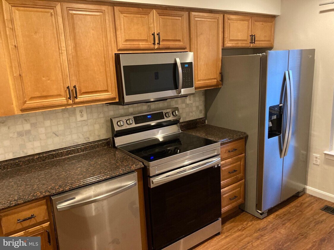 Foto principal - 3016 Shepperton Terrace