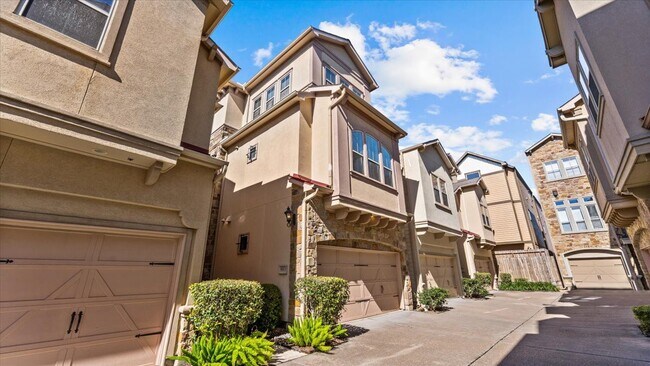 Building Photo - 931 W 23rd St