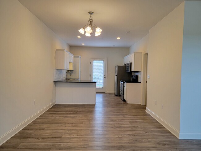 Foto del edificio - 642 Brentwood Dr