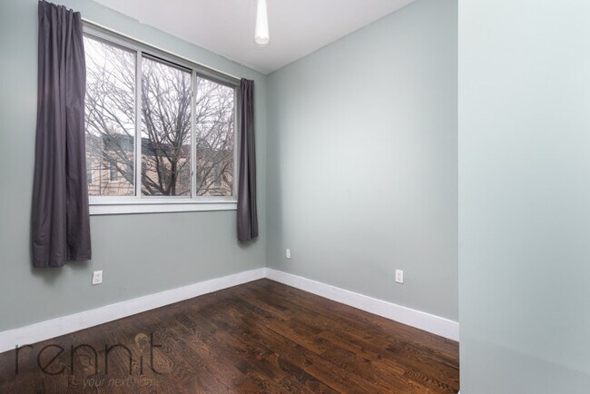 Building Photo - 1160 Halsey St