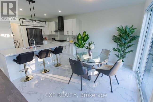 Building Photo - 1749 Finley Cres