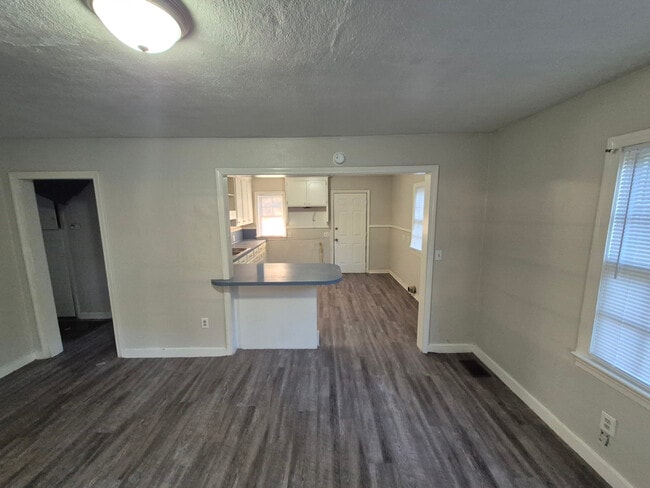 Building Photo - 3251 Meadow Ln