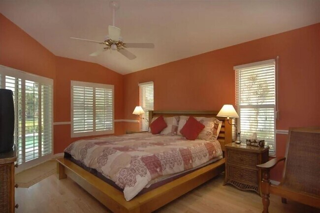 Building Photo - ***FURNISHED SEASONAL RENTAL***POOL HOME**...