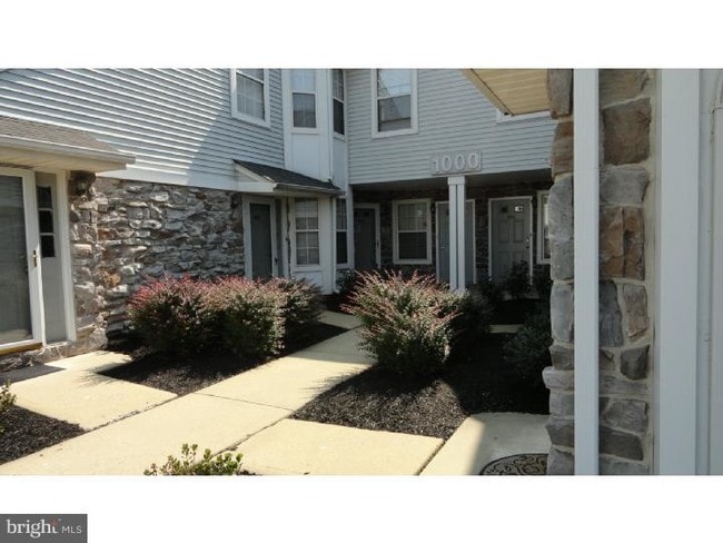 Building Photo - 1003 Mews Dr