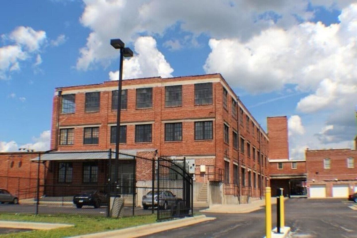 Primary Photo - Large One Bedroom One and half bath Loft A...