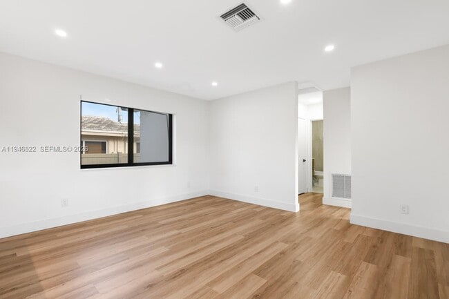 Foto del edificio - 1201 N 16th Ave