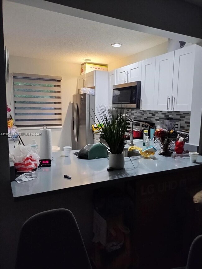 Foto del edificio - 9218 NW 1st St