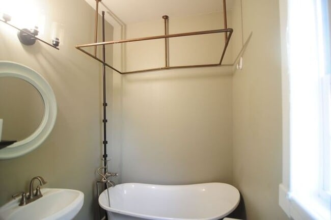 Foto del edificio - 202 Beirne Ave NW