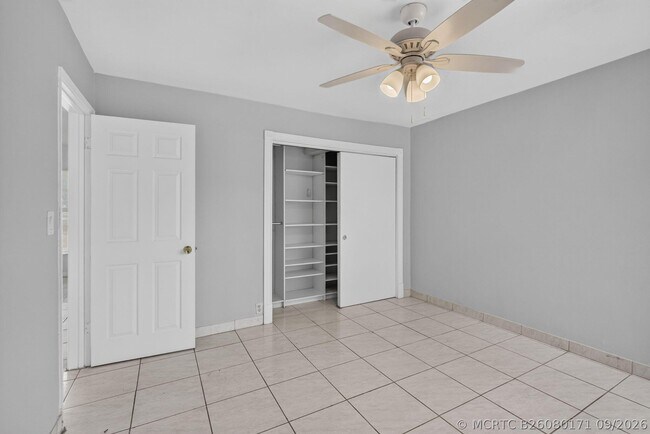 Building Photo - 410 NW 52nd Ct