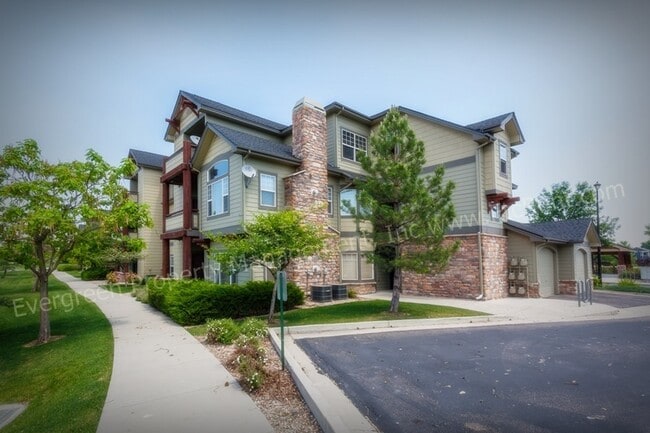 Building Photo - 2 Bedroom, 2 Bath with Amazing Views in Fo...