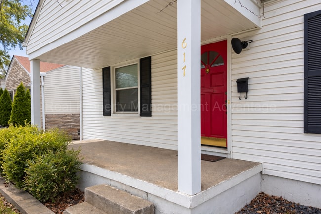 Building Photo - Bright and Renovated Near Downtown Royal Oak
