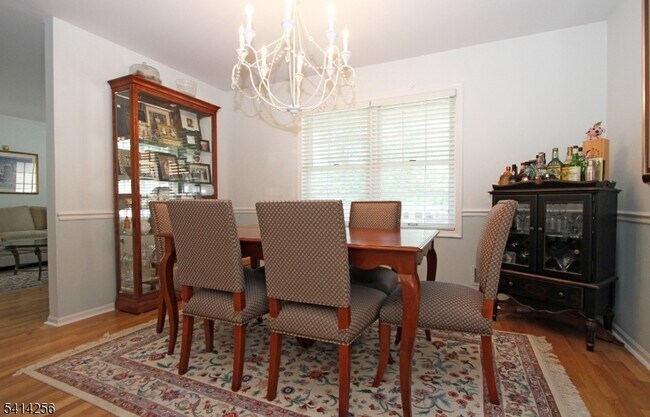 Foto del edificio - 25 Heritage Dr