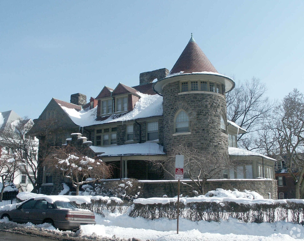 Primary Photo - 260 W Johnson St