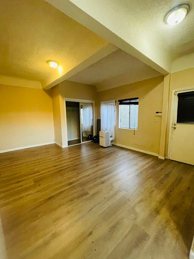 Building Photo - 808 Geraghty Ave