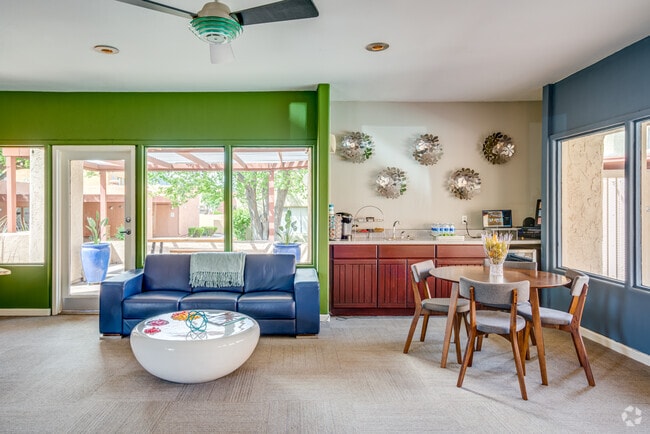 Leasing Office - Zona Verde & Zona Verde East