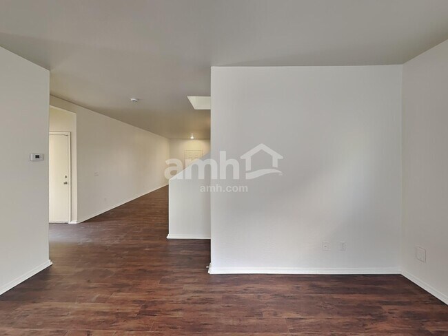 Foto del edificio - 18541 W Valerie Dr