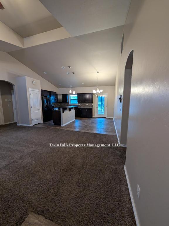 Foto del edificio - 763 Birchwood Rd