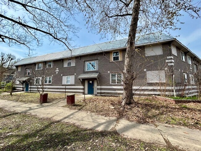 Building Photo - 576 E Fall Creek Pkwy N Dr