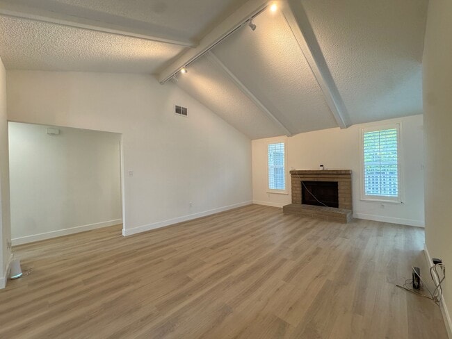 Foto del edificio - 900 Severus Dr