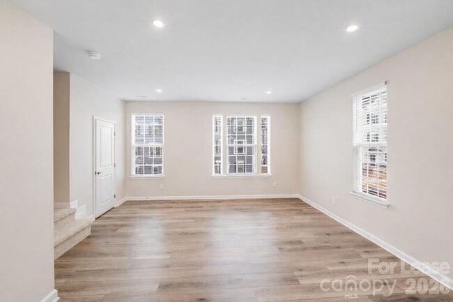 Foto del edificio - 2303 Autumn Olive Ln