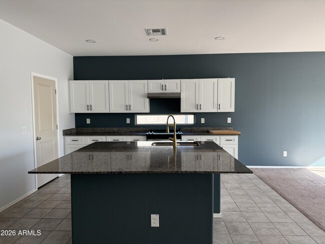 Building Photo - 1691 W Inca Dr