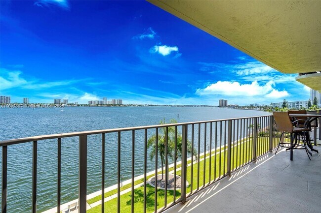 Foto del edificio - 801 Lake Shore Dr