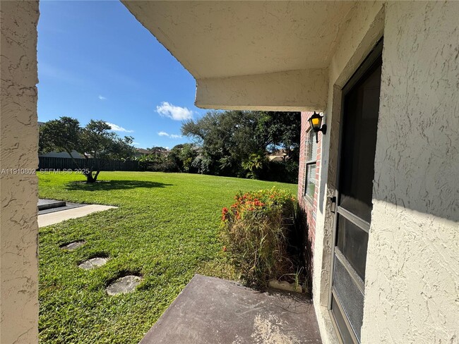 Building Photo - 6031 Shaker Wood Cir