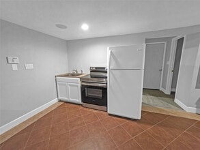 Building Photo - 7013 Hemlock St