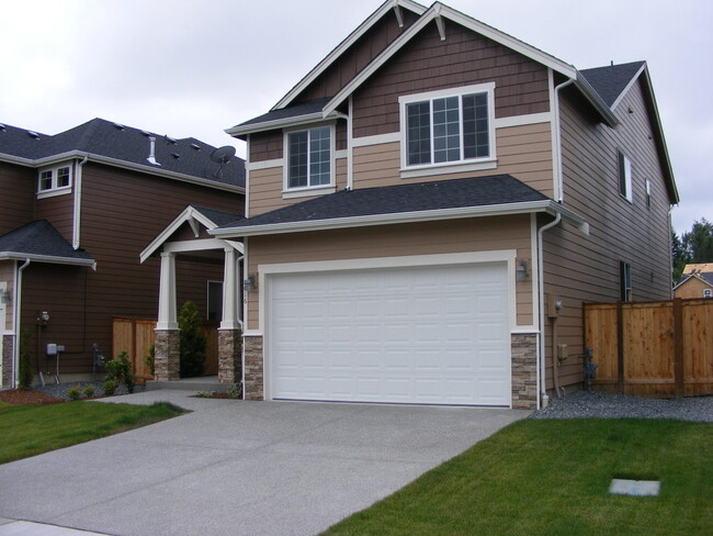 Building Photo - 4 bedroom plus a den in Puyallup