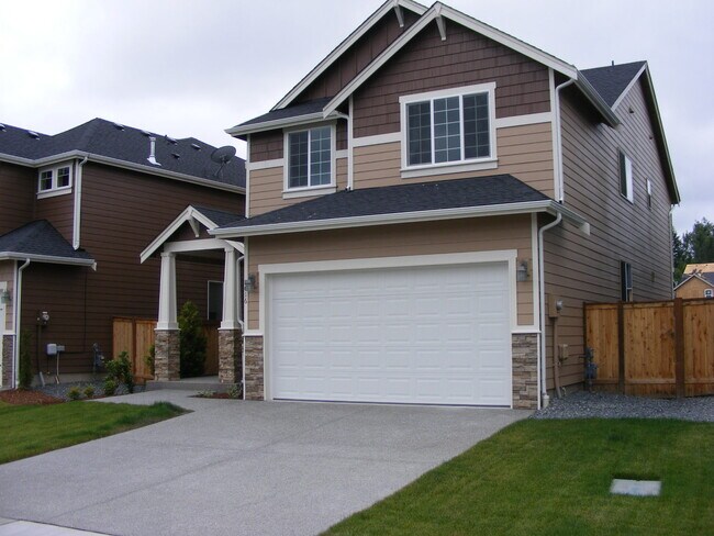 Foto del edificio - 4 bedroom plus a den in Puyallup
