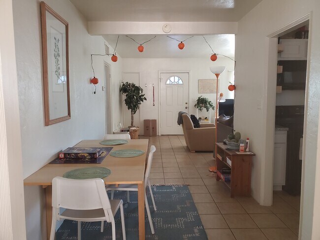 Entrada principal - 1727 E 9th St