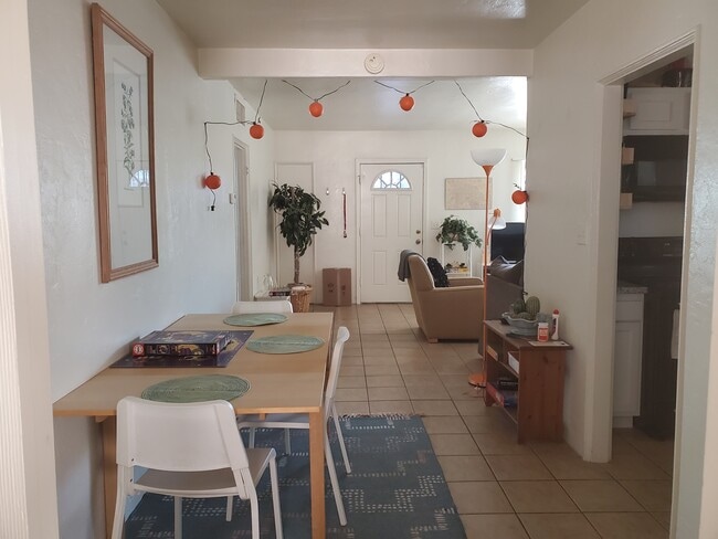 Foto del edificio - 1727 E 9th St