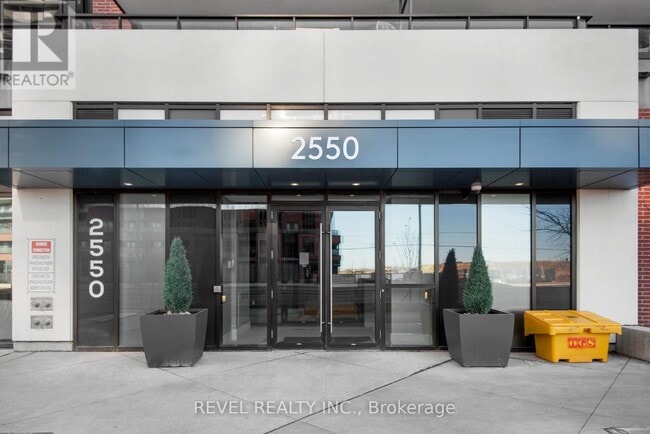 Photo du bâtiment - 2550-2550 Simcoe St N
