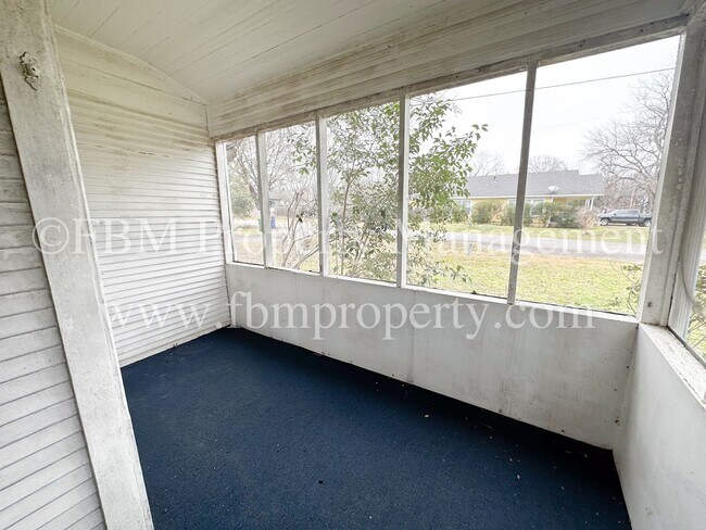 Building Photo - 507 Williams - Charming 3 Bedroom, 1 Bathr...