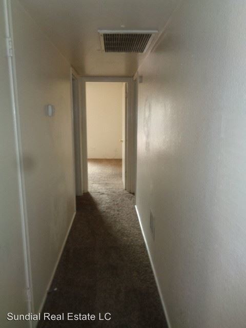 Building Photo - 705 N Arrowhead Dr