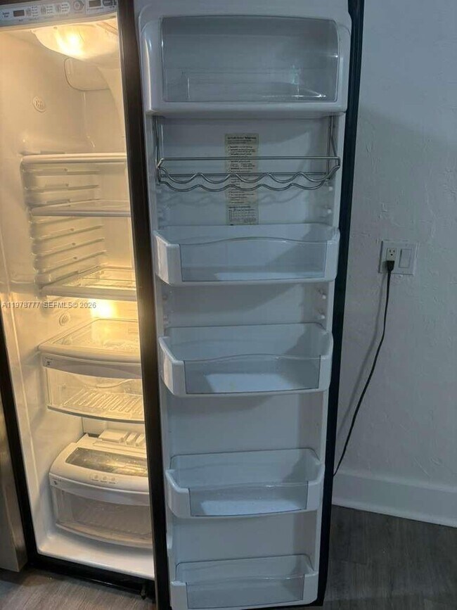 Building Photo - 1715 NW 8th Ct