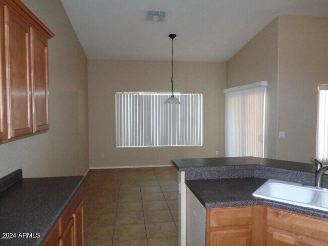 Foto del edificio - 22641 N Gibson Dr