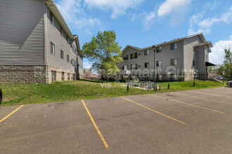 Building Photo - 133 Cedar Ct E