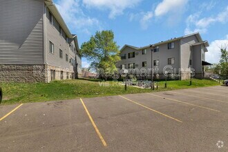 Building Photo - 133 Cedar Ct E