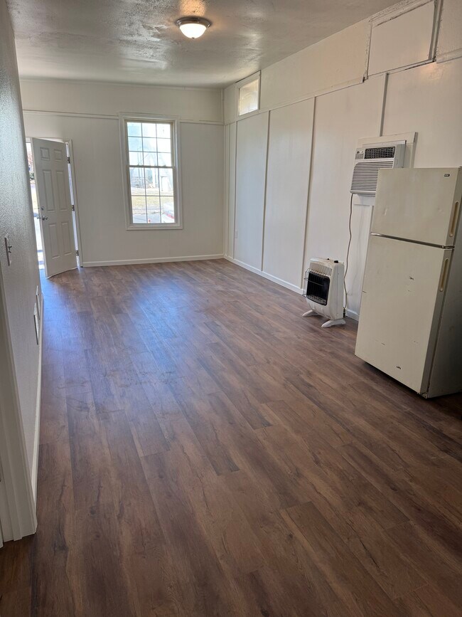 Building Photo - 517 3rd St