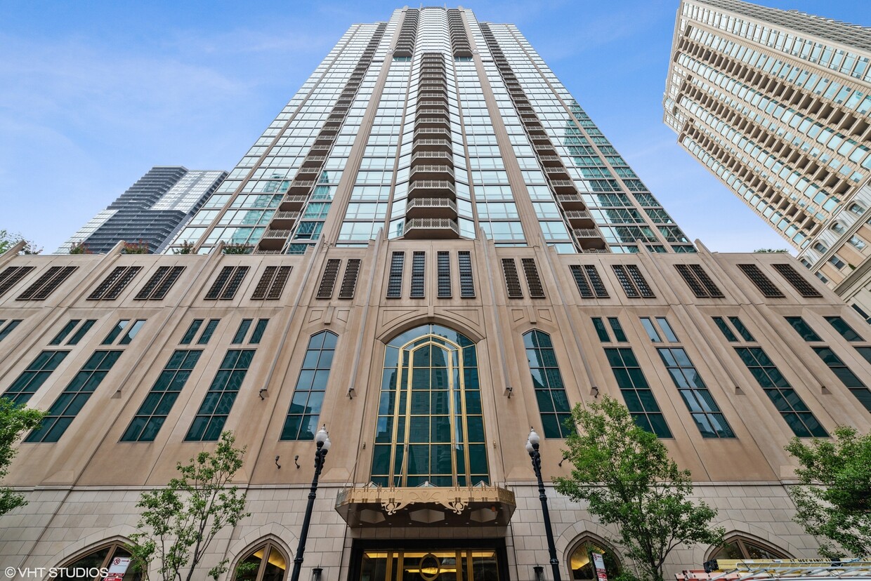 Foto principal - 21 E Huron St