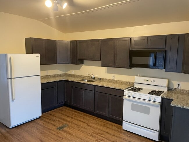 Building Photo - 2404 Roth Rd