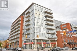 Building Photo - 354-354 Gladstone Ave