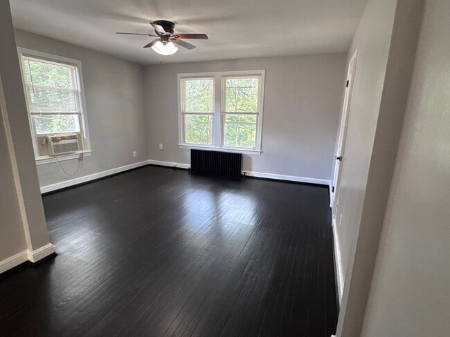 Foto del edificio - 319 Parkland Pl SE