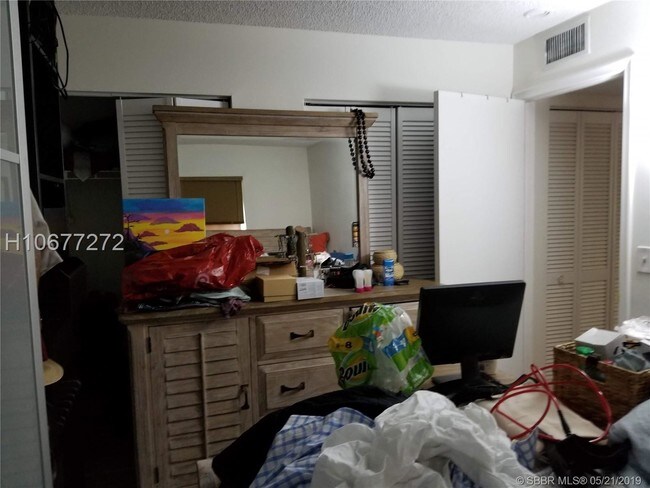 Building Photo - 829 Camino Rd