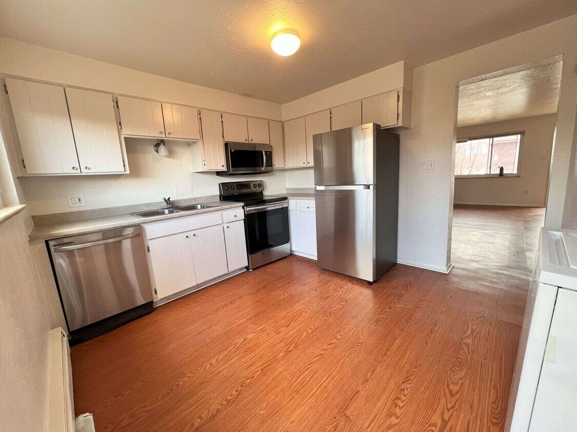 Primary Photo - 5300 S Elati St