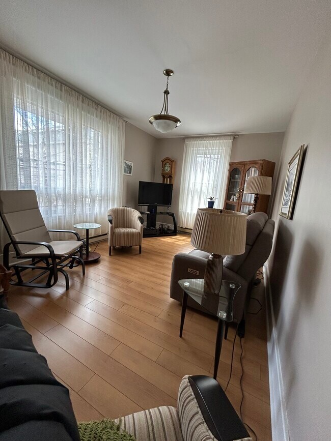 Photo du bâtiment - 757 Av 8E