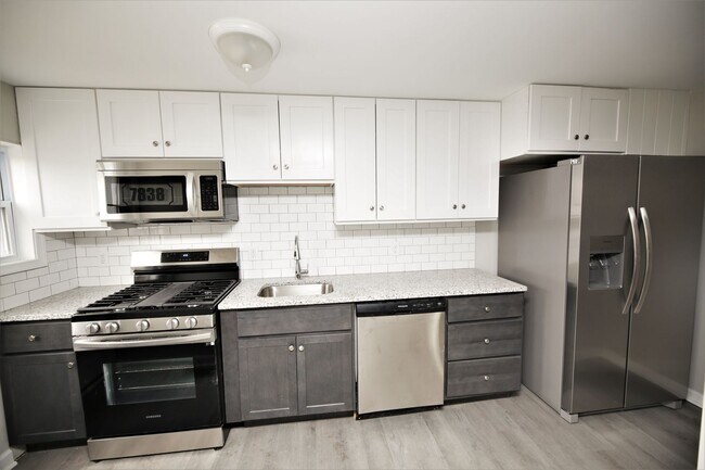 Foto del edificio - Lovely Dundalk 3bd/2ba Renovated rowhome w...