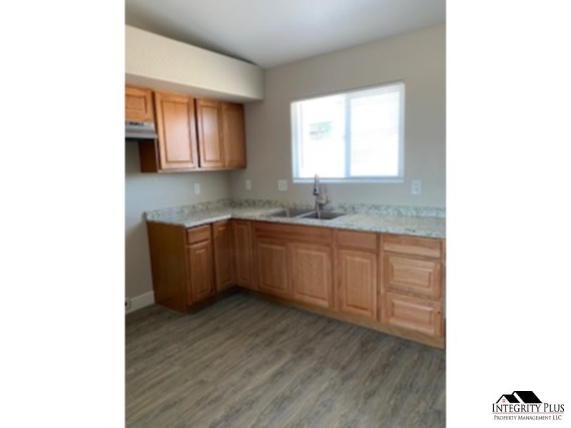 Primary Photo - 2 bedroom 1 bath duplex
